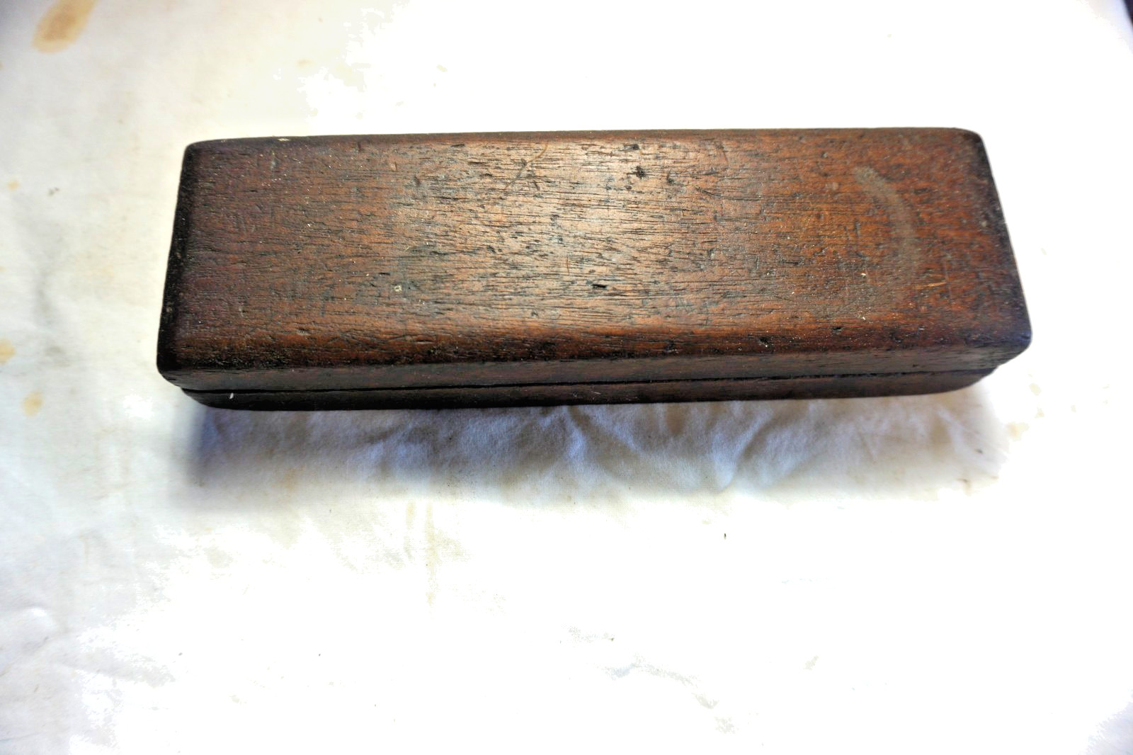 VINTAGE SHARPENING STONE - FINE GRIT STONE IN NICE HINGED WOOD STORAGE BOX