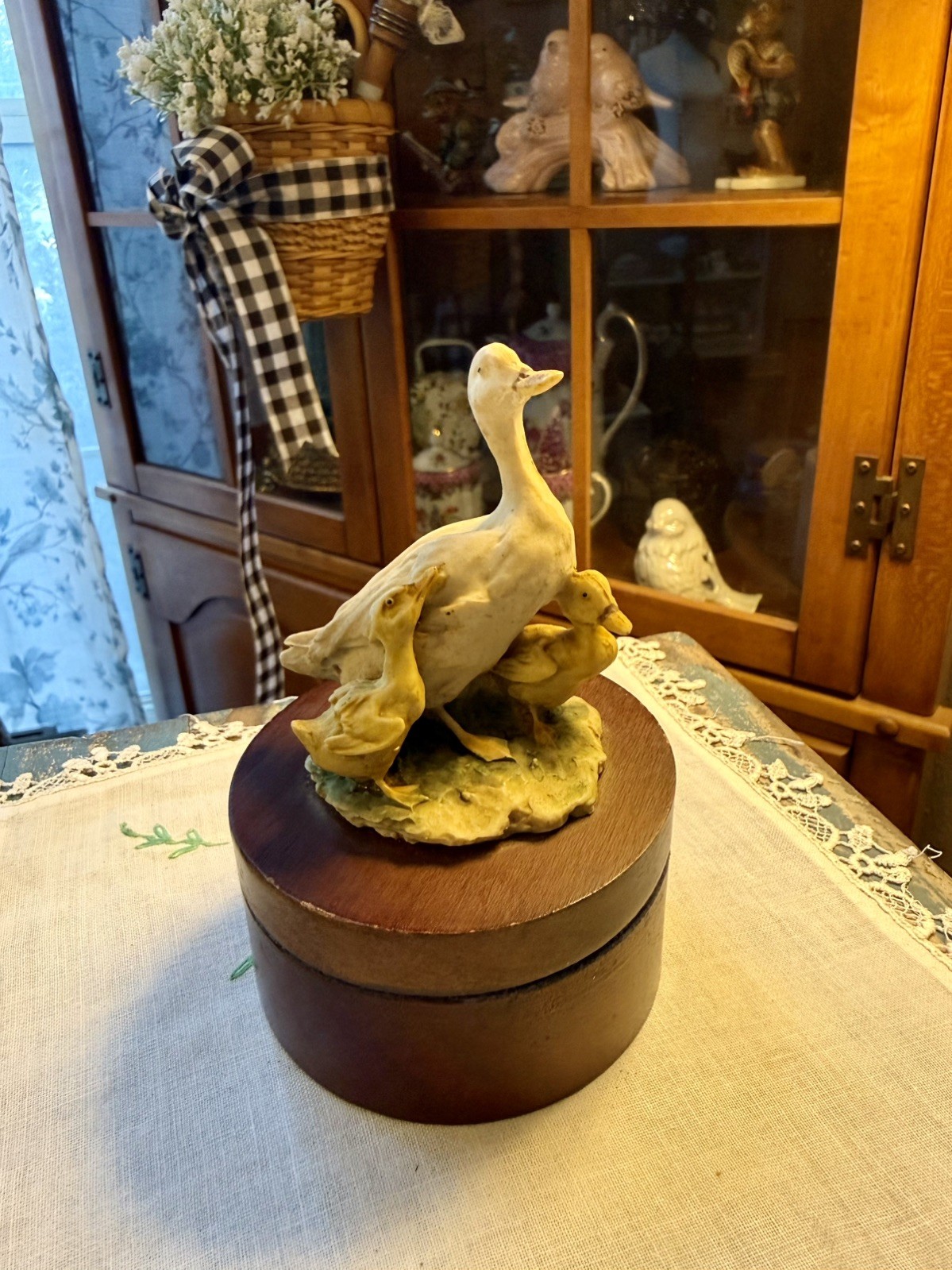 Vintage Wooden Jewlery Box With Mother and Baby Ducks MIC Vintage Wooden Jewlery Box With Mother and Baby Ducks MIC
