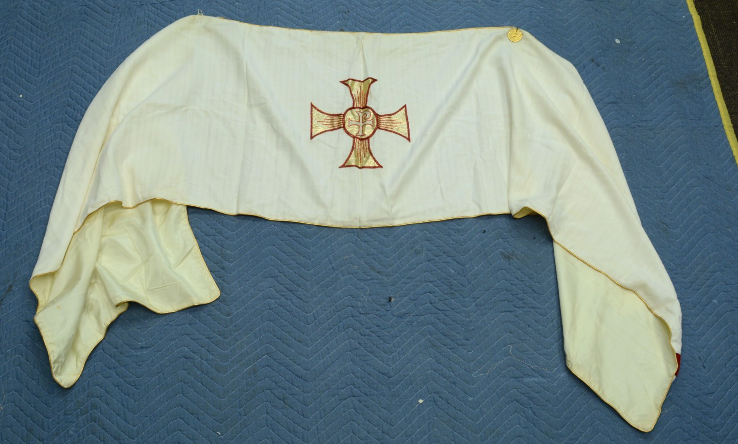 + Used Older White Humeral Veil + 53\