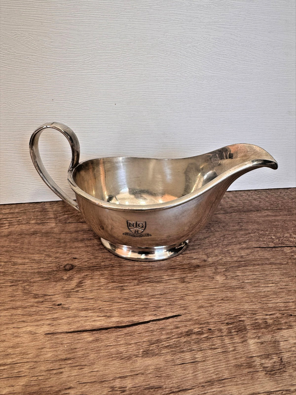 Embassy Sheffield Silverplate Gravy Boat Sauce Boat NGH Crest 10 Oz Vintage