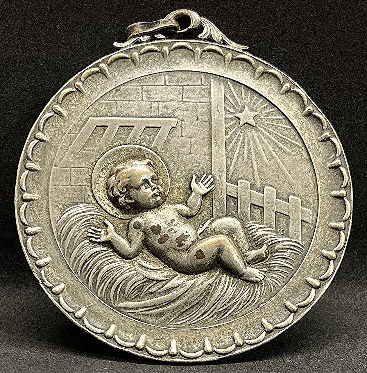 Italy 1930´ antique crib medal Baby Jesus Nativity design, amazing details