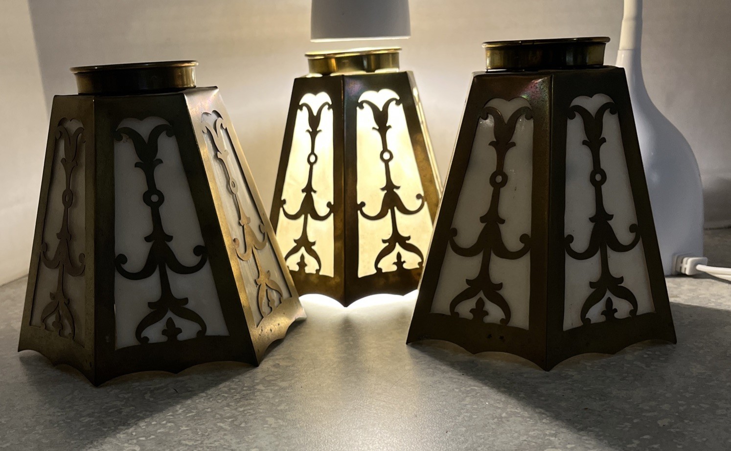 ANTIQUE 3-SOLID BRASS SLAG GLASS LAMPSHADE W/BRASS DESIGN-804