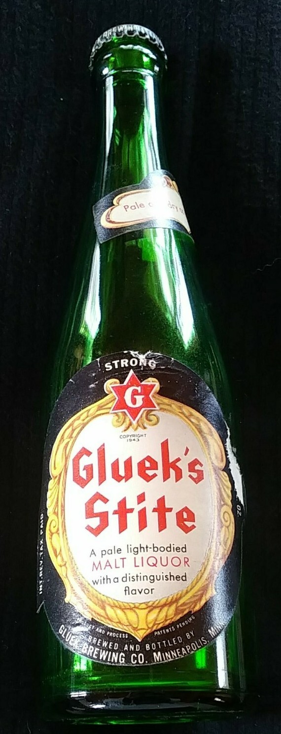 VINTAGE 1940 GLUEKS STITE MALT LIQUOR BEER BOTTLE WITH NECK LABEL MINNEAPOLIS MN