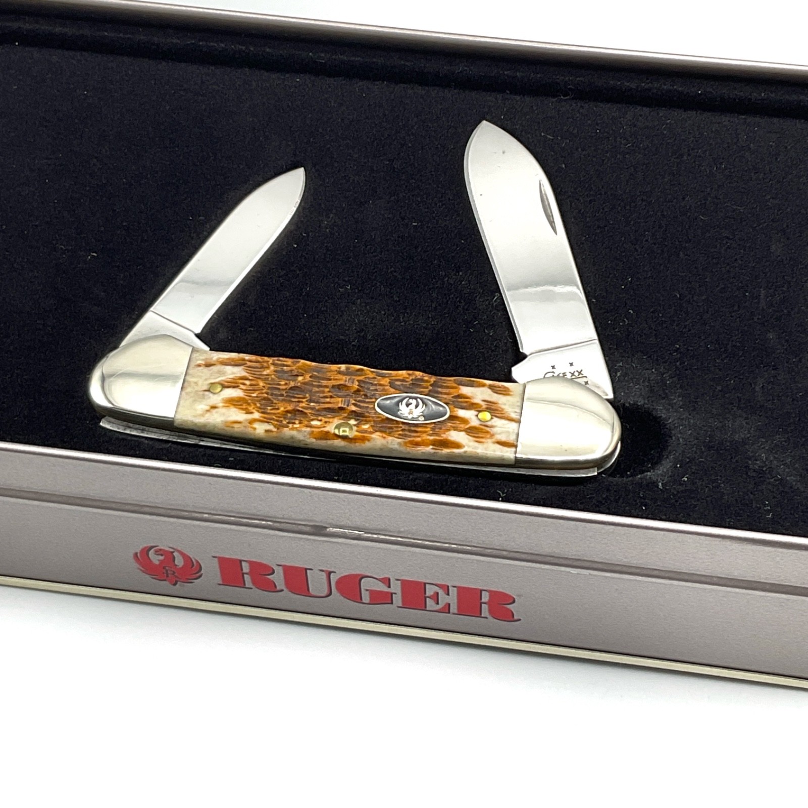 2005 Case XX Ruger shield Burnt Honey Canoe Red Barn Gift Tin & Knife Set