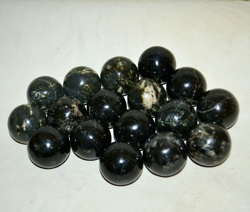 17 PCS LOT Black Green Serpentine Spheres from Argentina * Bulk Wholesale * rare 17 PCS LOT Black Green Serpentine Spheres from Argentina * Bulk Wholesale * rare