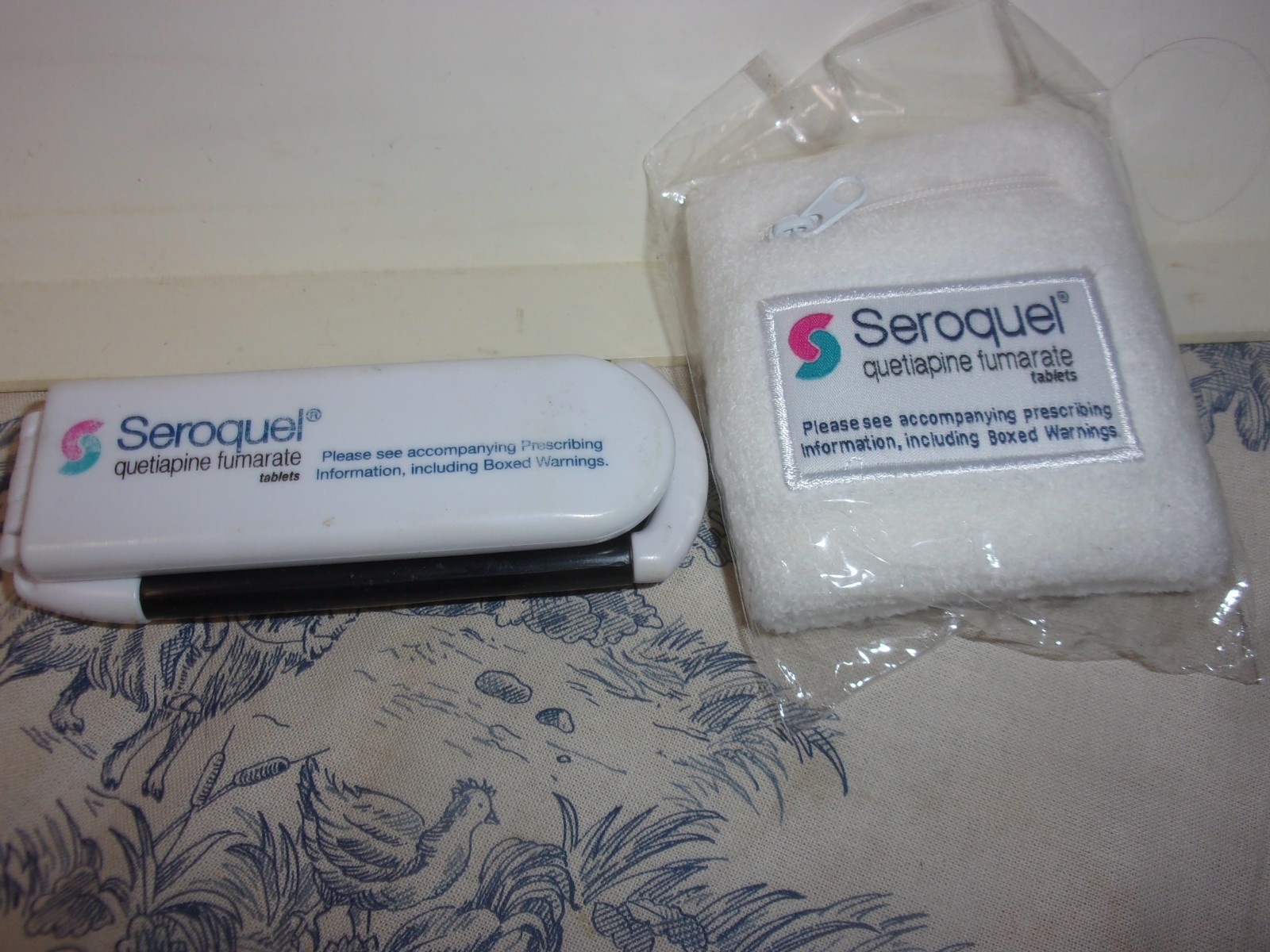 Lot of Vtg. Promo Seroquel Pharmaceutical Travel Hair Brush & Wrist Sweat Band