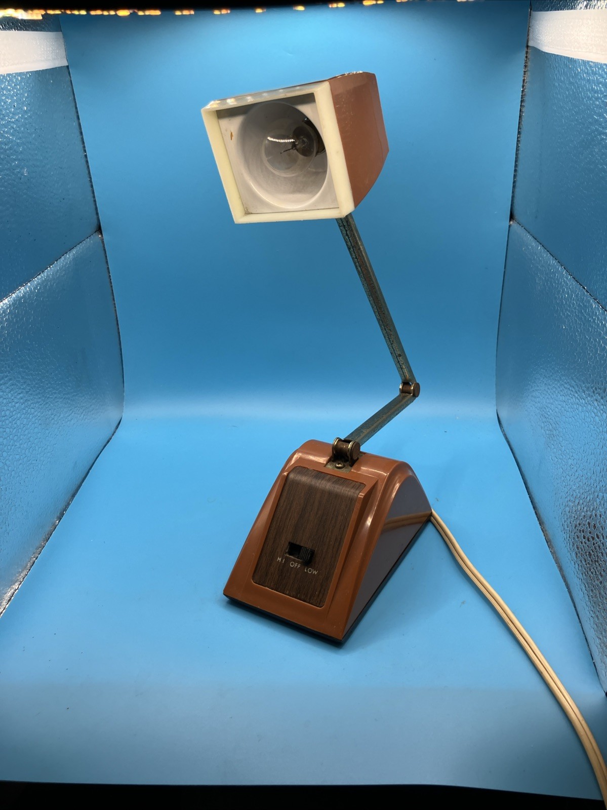 Vintage Hamilton Industries Adjustable Folding Arm Desk Lamp Brown 2404/05 Works