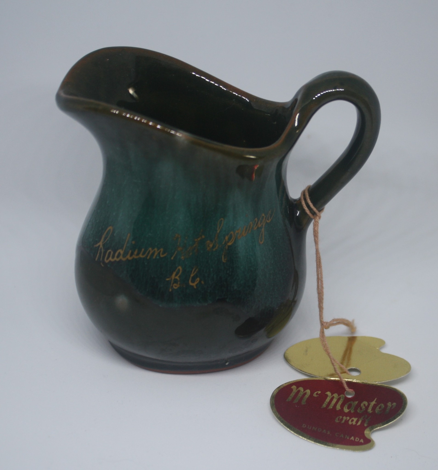 VTG. 1967 MCMASTER POTTERIES SOUVENIR CREAMER RADIUM HOT SPRINGS B.C. CAN. GREEN