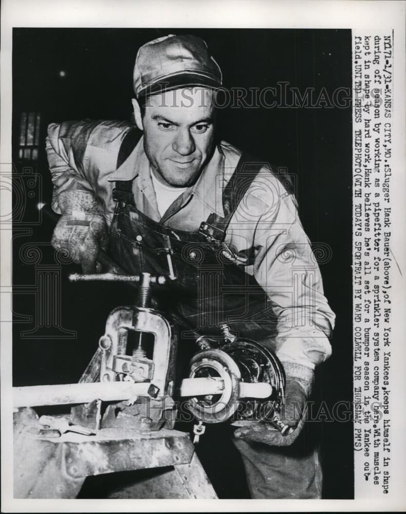1952 Press Photo Yankees Hank Bauer at Kansas City in off season pipe fitting