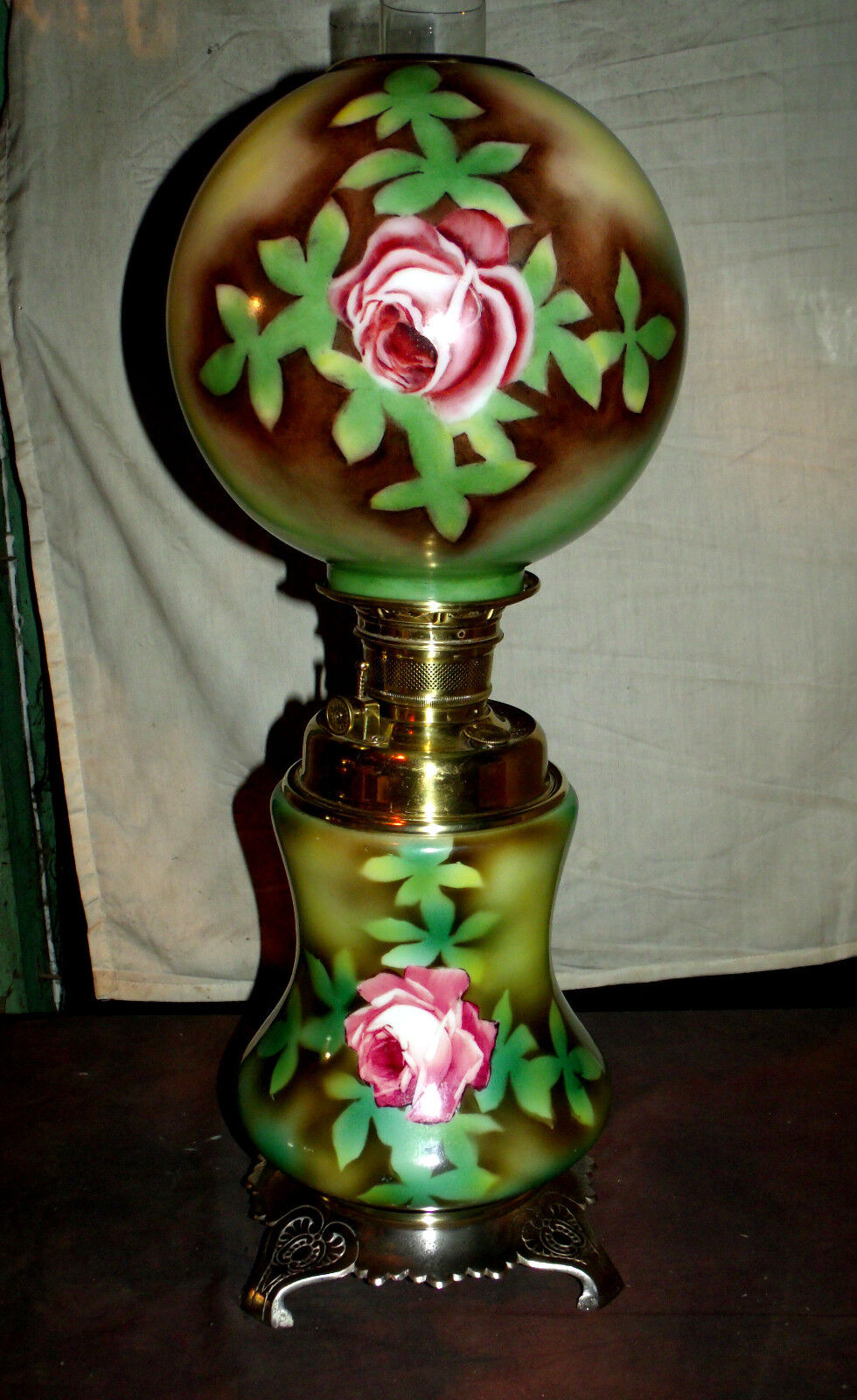 ANTIQUE PLUME & ATWOOD G.W.T.W. BANQUET OIL LAMP (RED ROSES)