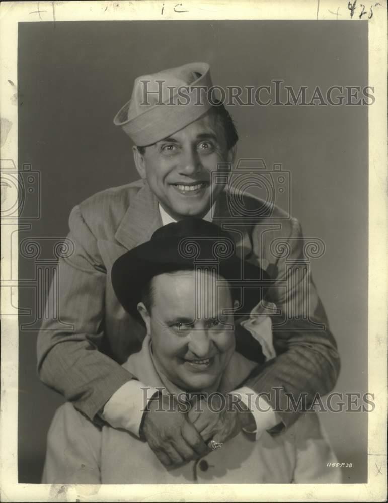 1942 Press Photo Comedians Ole Olsen, Chic Johnson of 1942 Press Photo Comedians Ole Olsen, Chic Johnson of