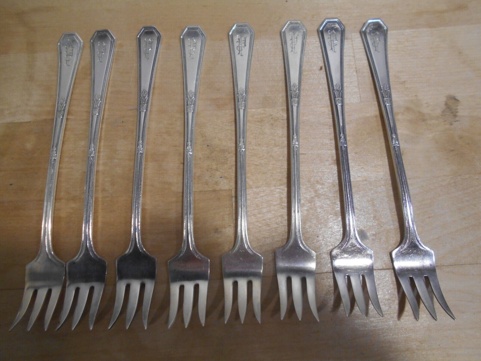 8 Rogers IS Silverplate MAYFAIR Pattern Seafood Cocktail Forks 6768