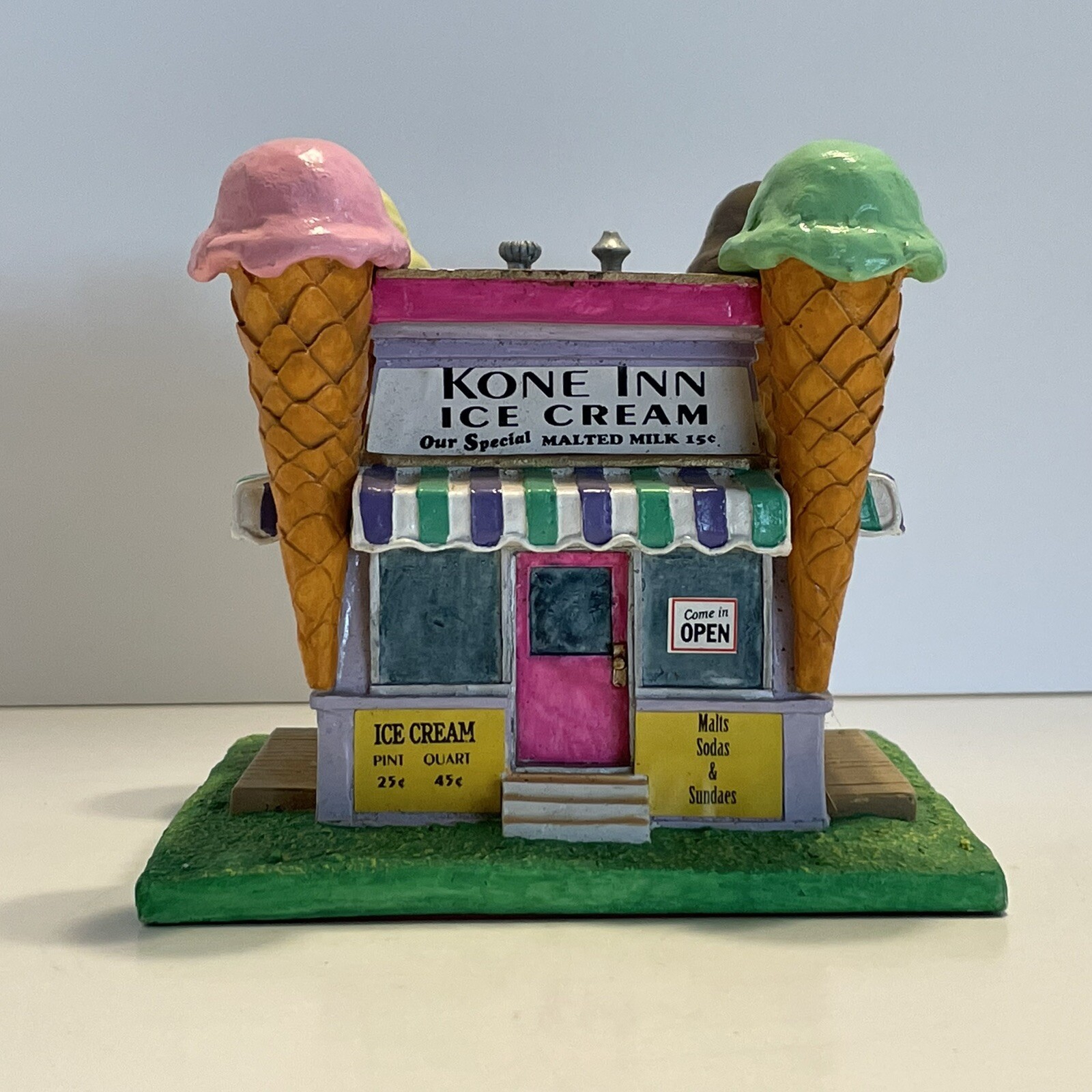 Lefton Kone Inn Roadside Attraction Giant Ice Cream Cones 1994