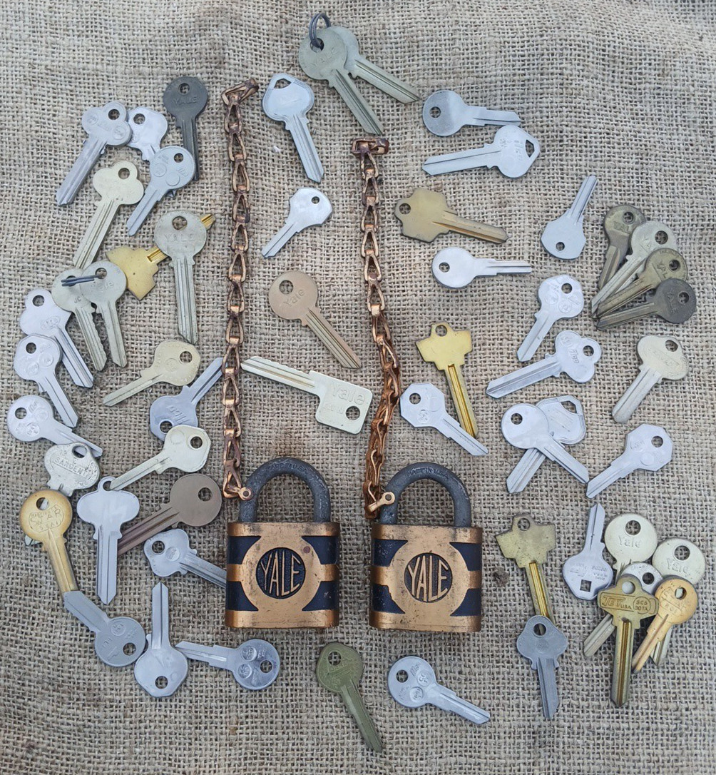 Lot of 2 Vintage Yale & Towne Brass Lock Padlocks w/ 50+ Old Key Blanks
