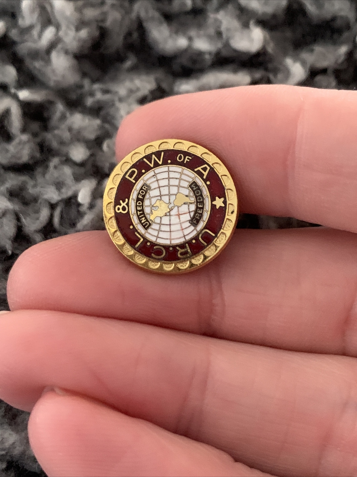Vintage United For Freedom U.R.C.L. & P.W. Of A Gold Tone Enamel Lapel Pin (GW9)