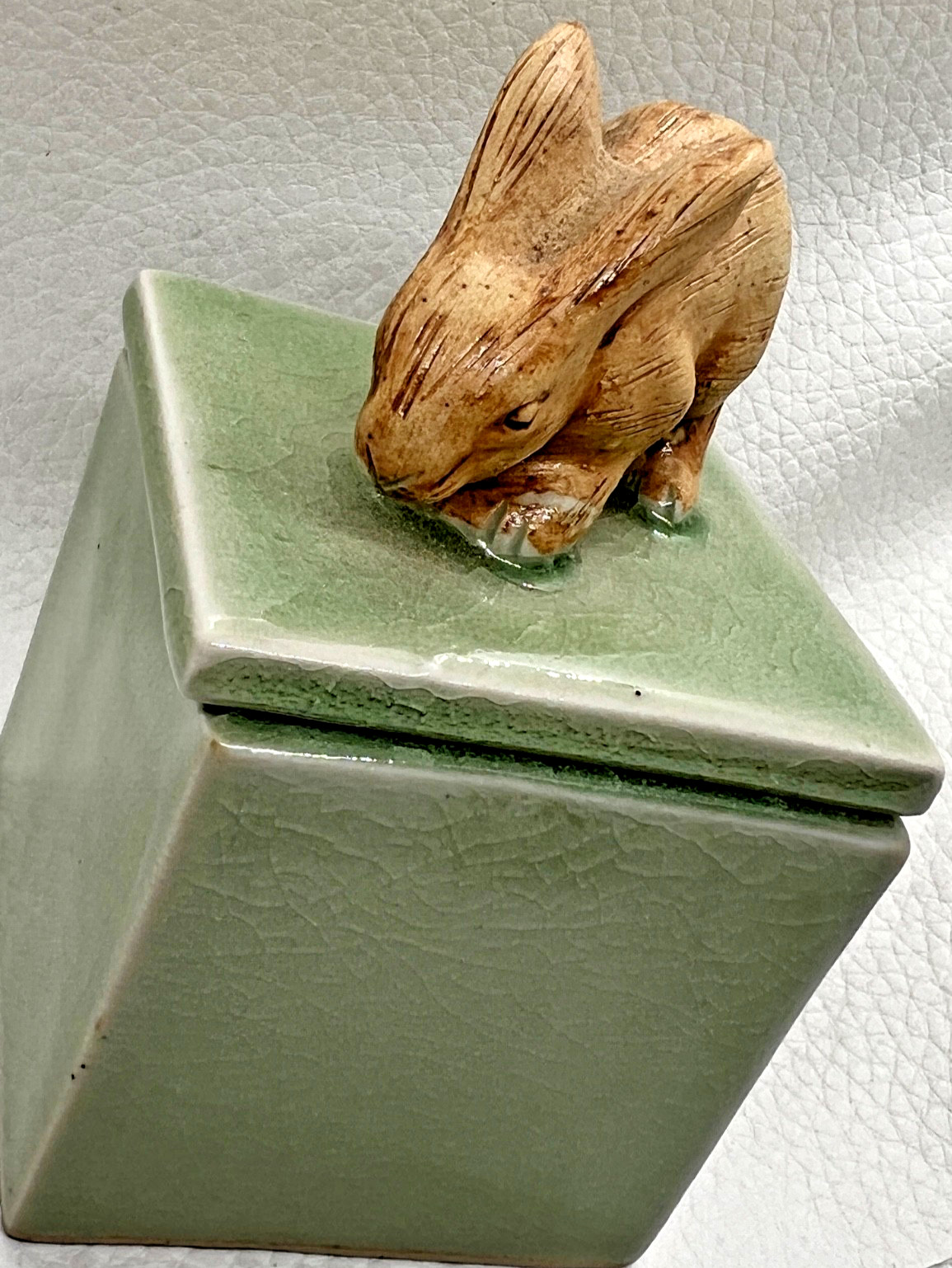 VTG Maitland-Smith Celadon Green Crackle Glaze Ceramic Rabbit Lidded Trinket Box