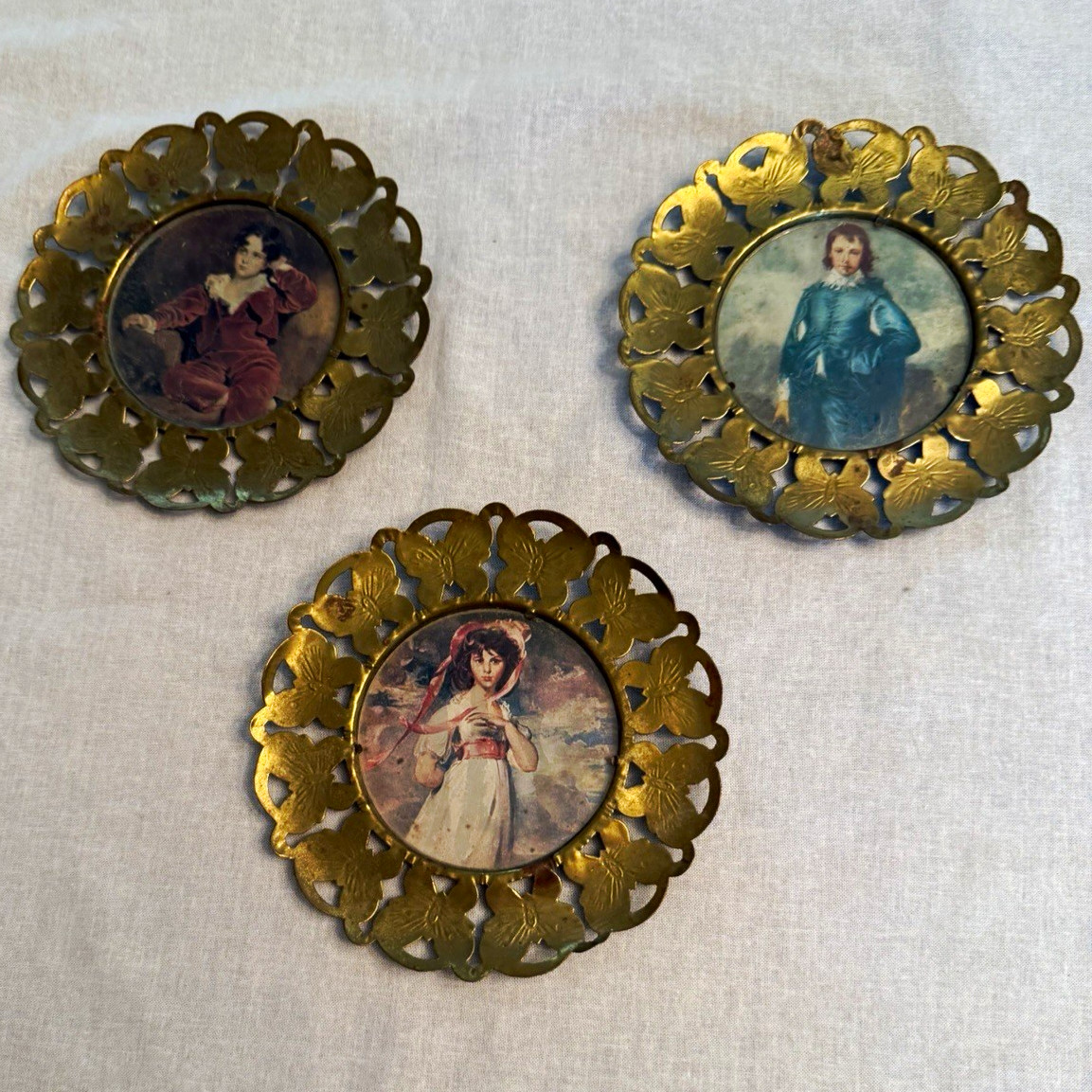 Vintage 6 inch round brass butterfly-stamped pictures old masters