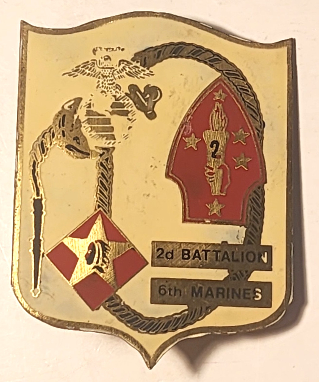 VINTAGE 6TH MARINES 2ND BATTALION USMC PINBACK