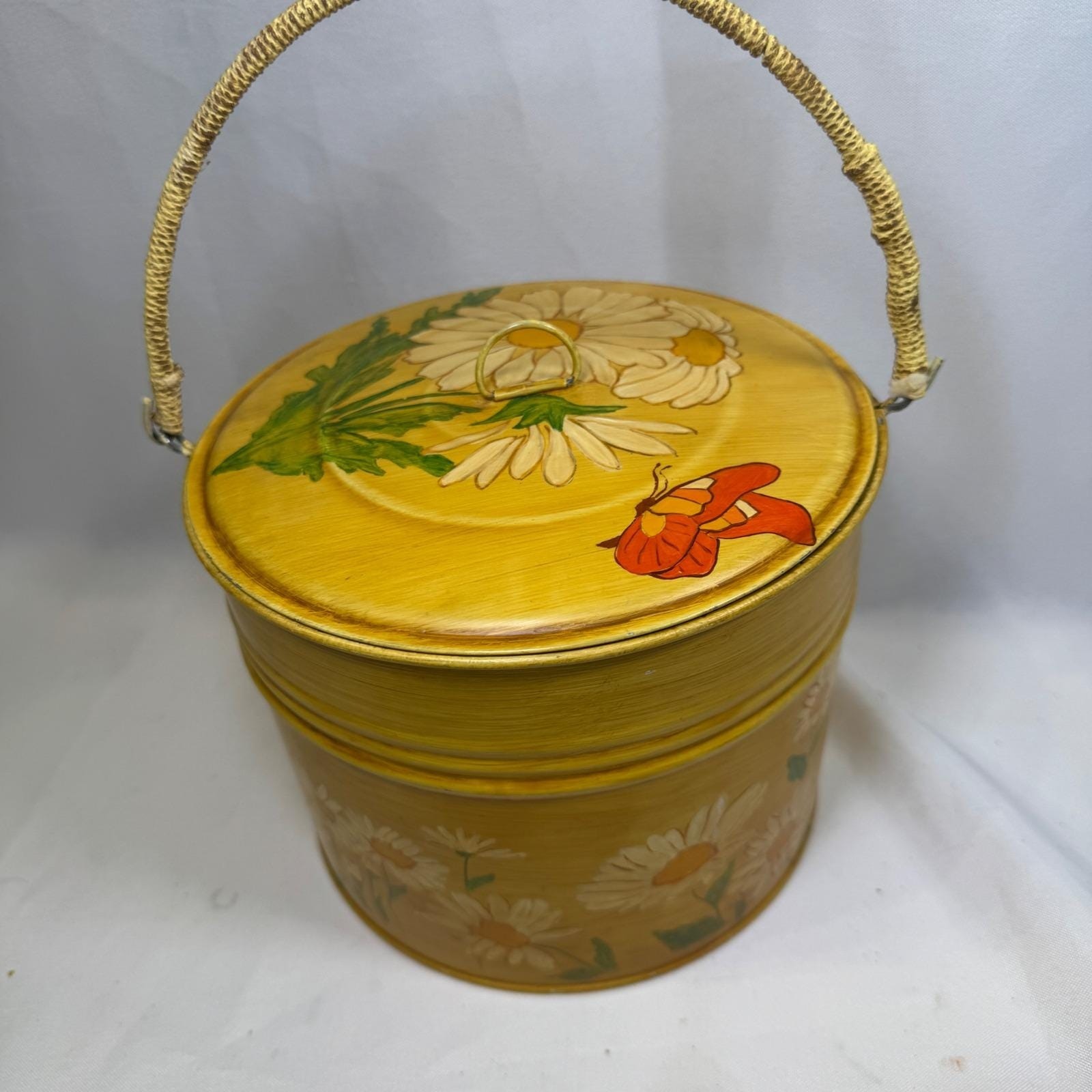 Vintage 70s Daisy Butterfly Tin Sewing Basket Yellow Orange Felt Mirror 6x7.5 Vintage 70s Daisy Butterfly Tin Sewing Basket Yellow Orange Felt Mirror 6x7.5