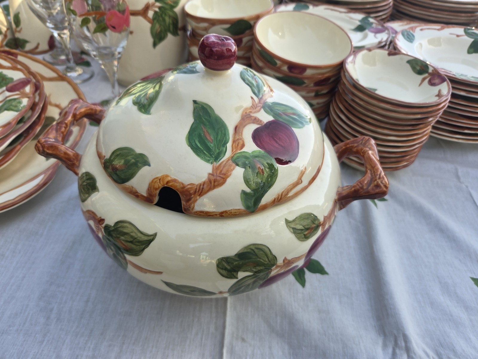 Vtg Franciscan APPLE TUREEN & LID Footed 3-Toe 3 QT Ceramic Covered Server Vtg Franciscan APPLE TUREEN & LID Footed 3-Toe 3 QT Ceramic Covered Server