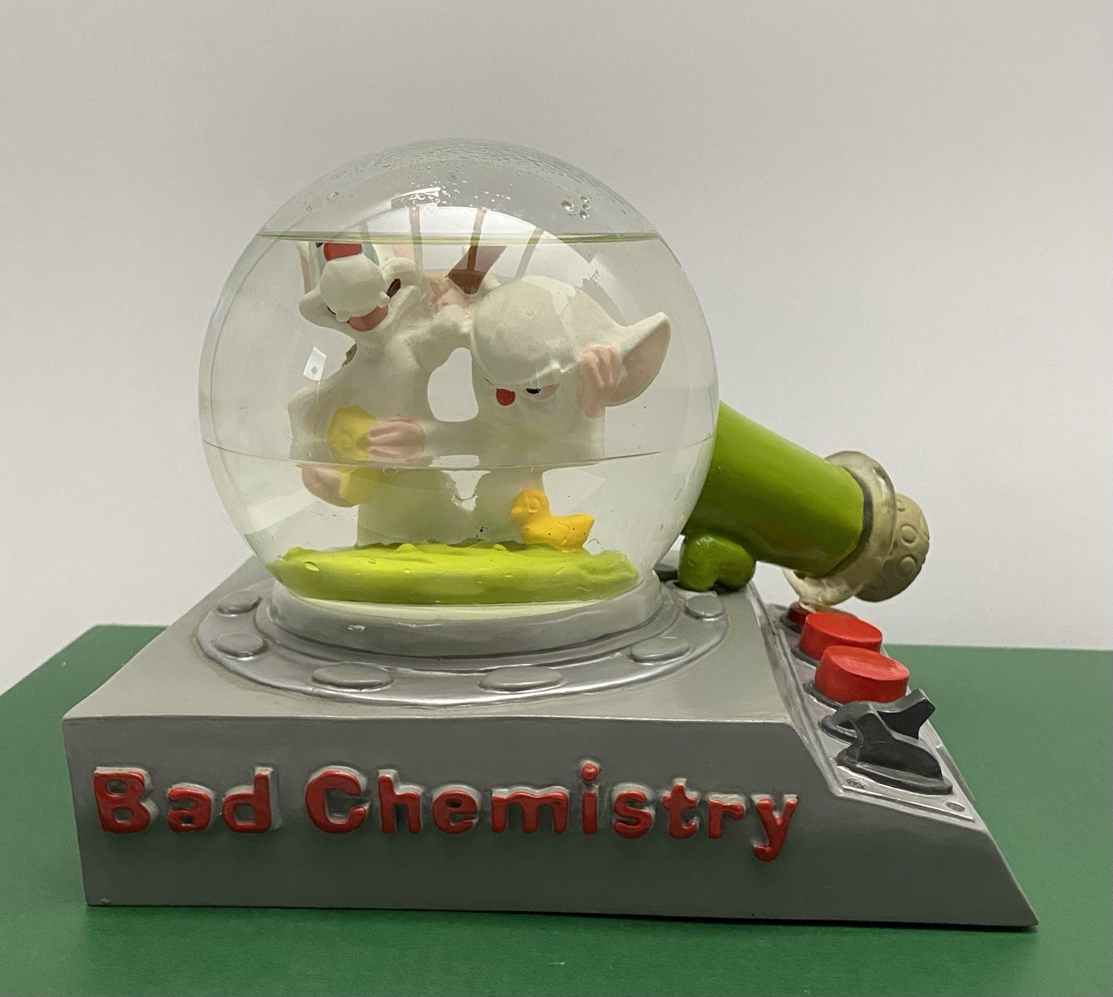 Rare VTG 1997 The Warner Bros Pinky And The Brain Bad Chemistry Snow Globe Rare VTG 1997 The Warner Bros Pinky And The Brain Bad Chemistry Snow Globe