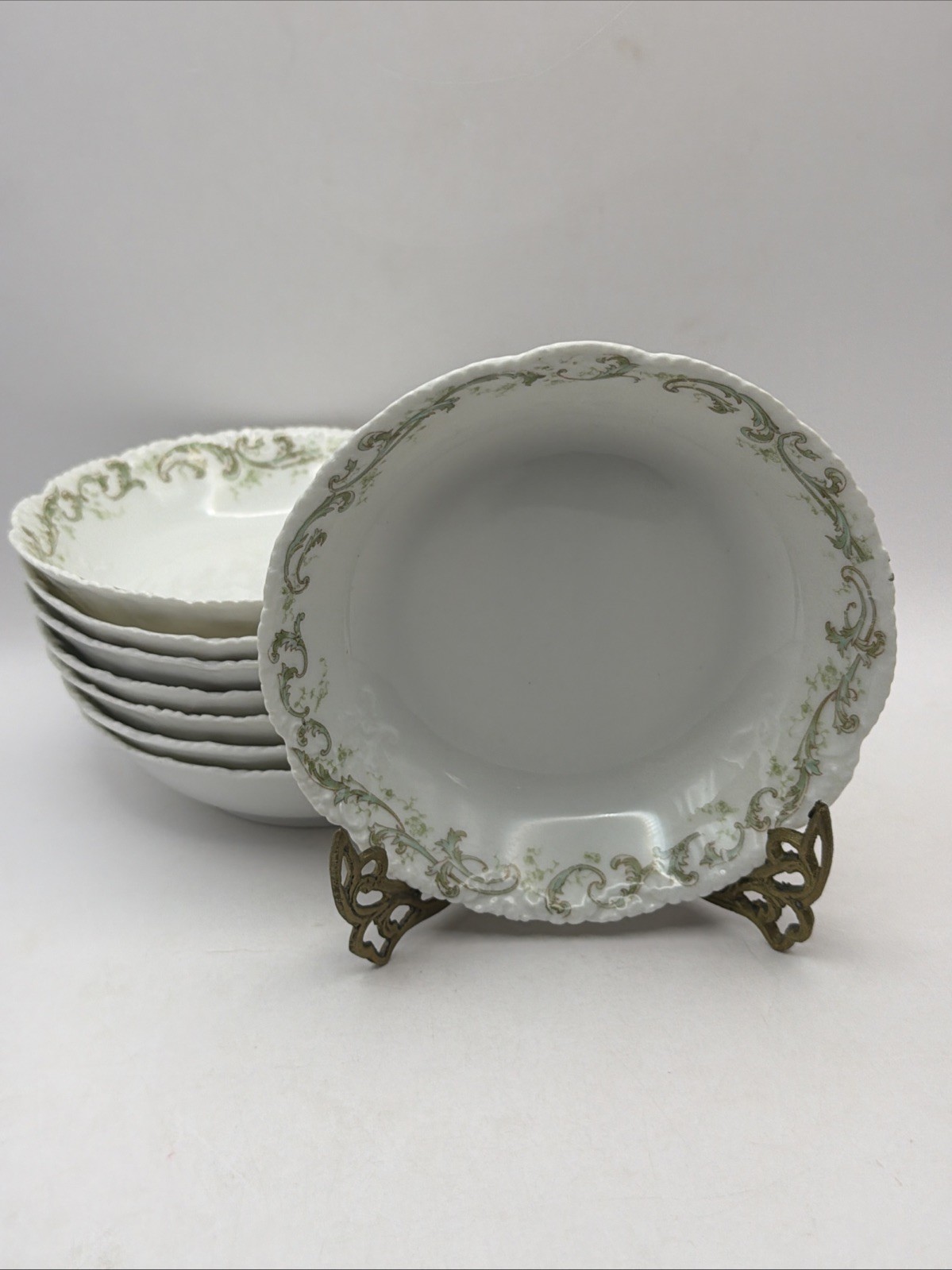 8 Theo Haviland Limoges Berry Bowls Schleiger 172-3 Gold Trim c.1900 5” 8 Theo Haviland Limoges Berry Bowls Schleiger 172-3 Gold Trim c.1900 5”