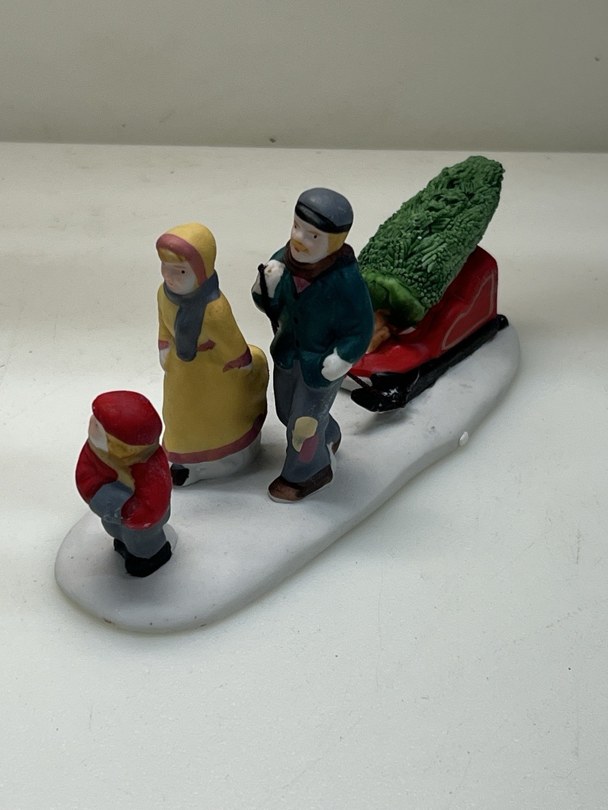 Lemax Hearthside Village Porcelain Family Pulling Tree 1998 With Original Box