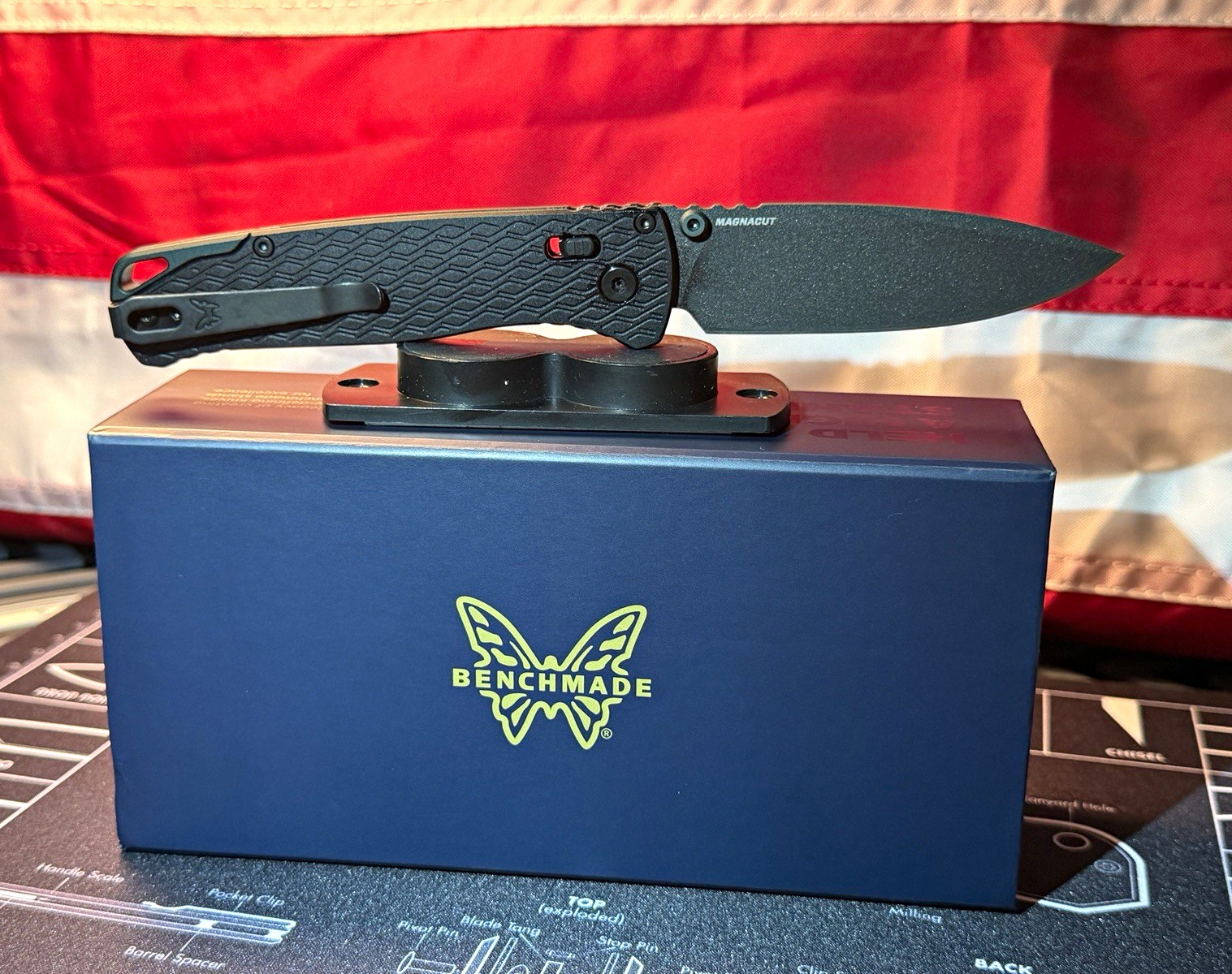 Benchmade 534BK Bugout VAPYR Magnacut Drop Point Axis Lock Black Pocketknife