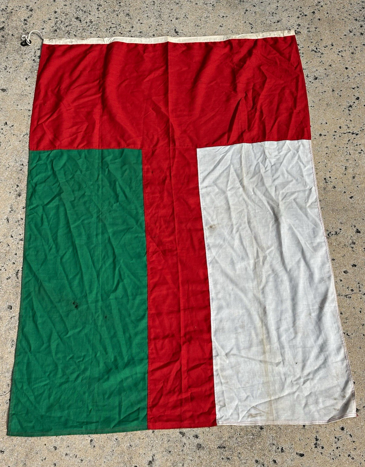 Vintage Red Green White International Country Flag Cloth w/ Grommets Rope Ties Vintage Red Green White International Country Flag Cloth w/ Grommets Rope Ties
