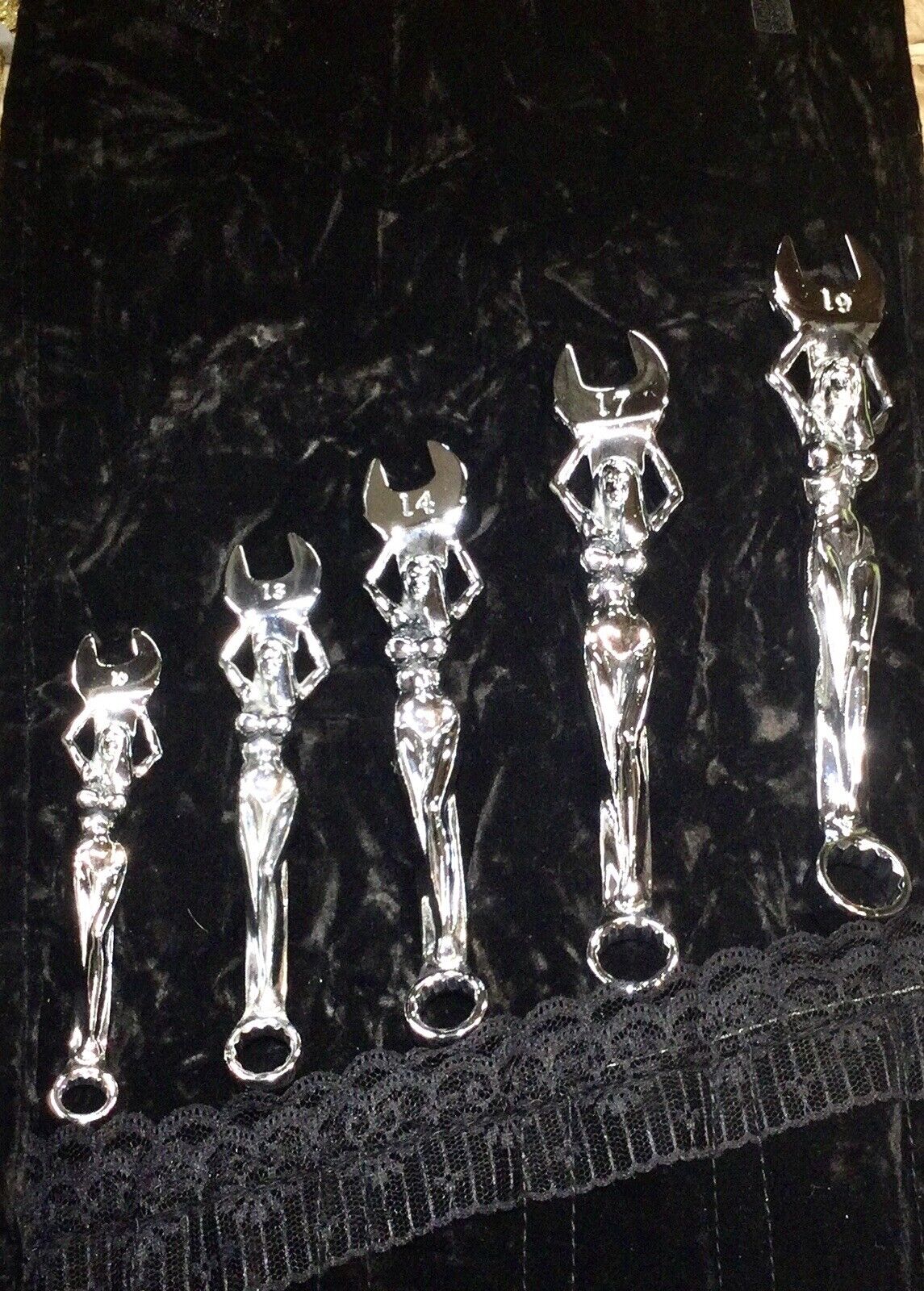 NO FEAR NAKED NUDE LADY WRENCH SET CHROME RARE UNUSUAL SCARCE COLLECTIBLE HTF