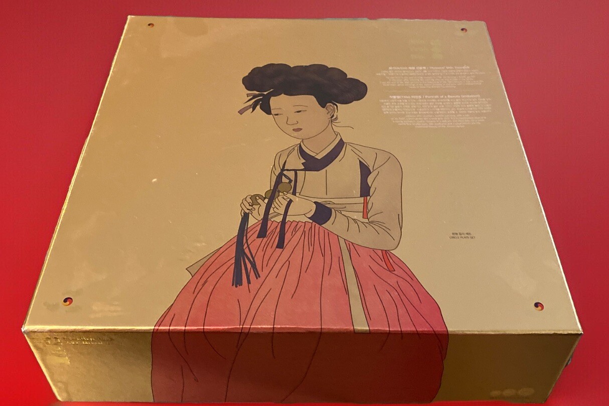 KUC KOREAN UNIQUE CULTURE SHINYOONBOK CERAMIC TABLEWARE PLATE GIFT SET GOLD VER.