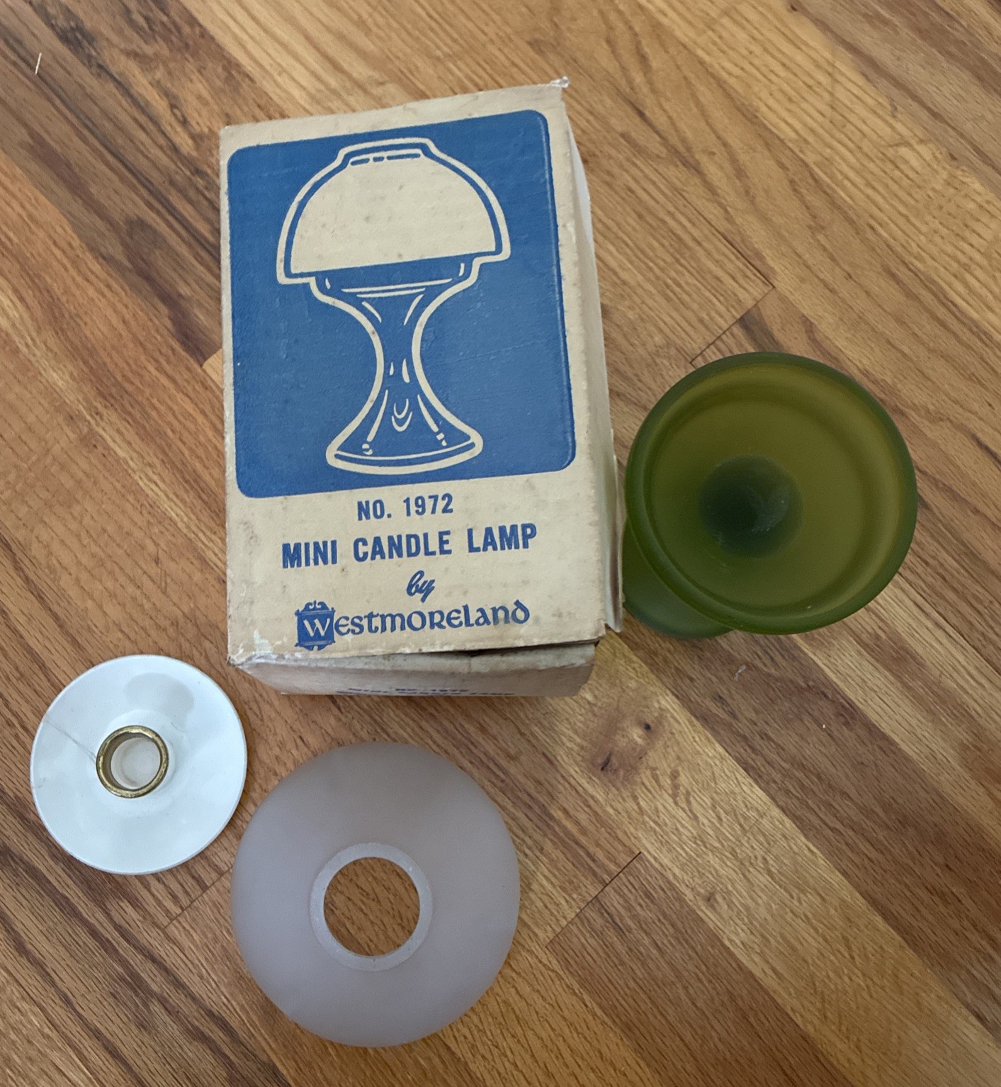RARE Westmoreland No. 1972 Mini Candle Fairy Lamp Green/White Boxed