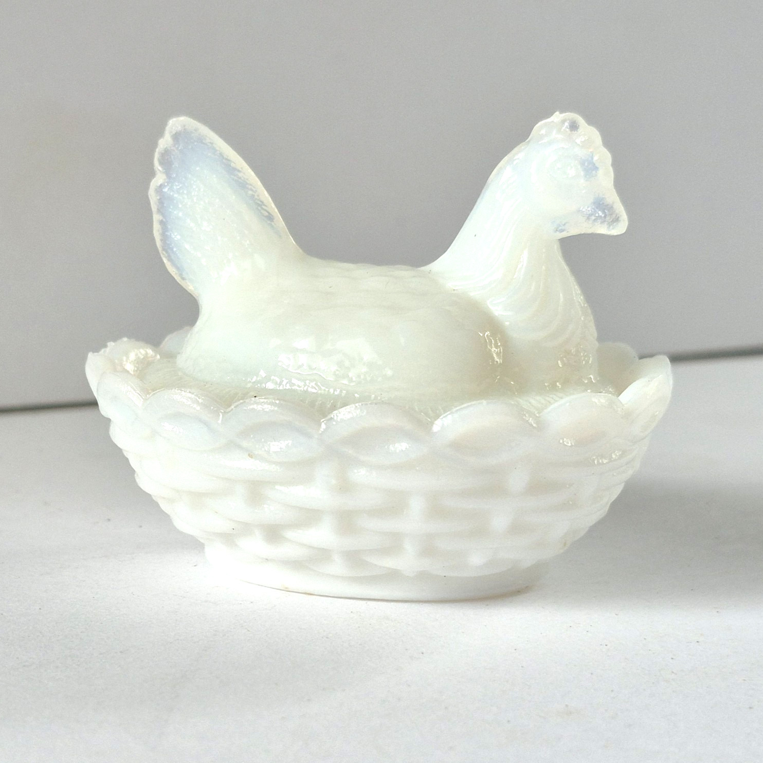 WESTMORELAND WHITE MILK GLASS MINIATURE CHICKEN IN NESTING BASKET BOX 2.5\