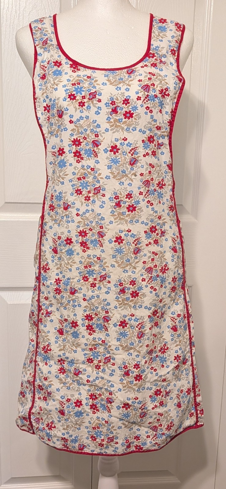 Vintage Full Bib Apron W/ Pockets Red Blue Floral  Grannycore Cottagecore 