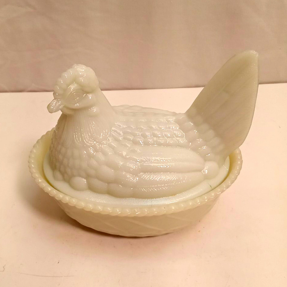 Vintage Westmoreland White Hen On A Nest