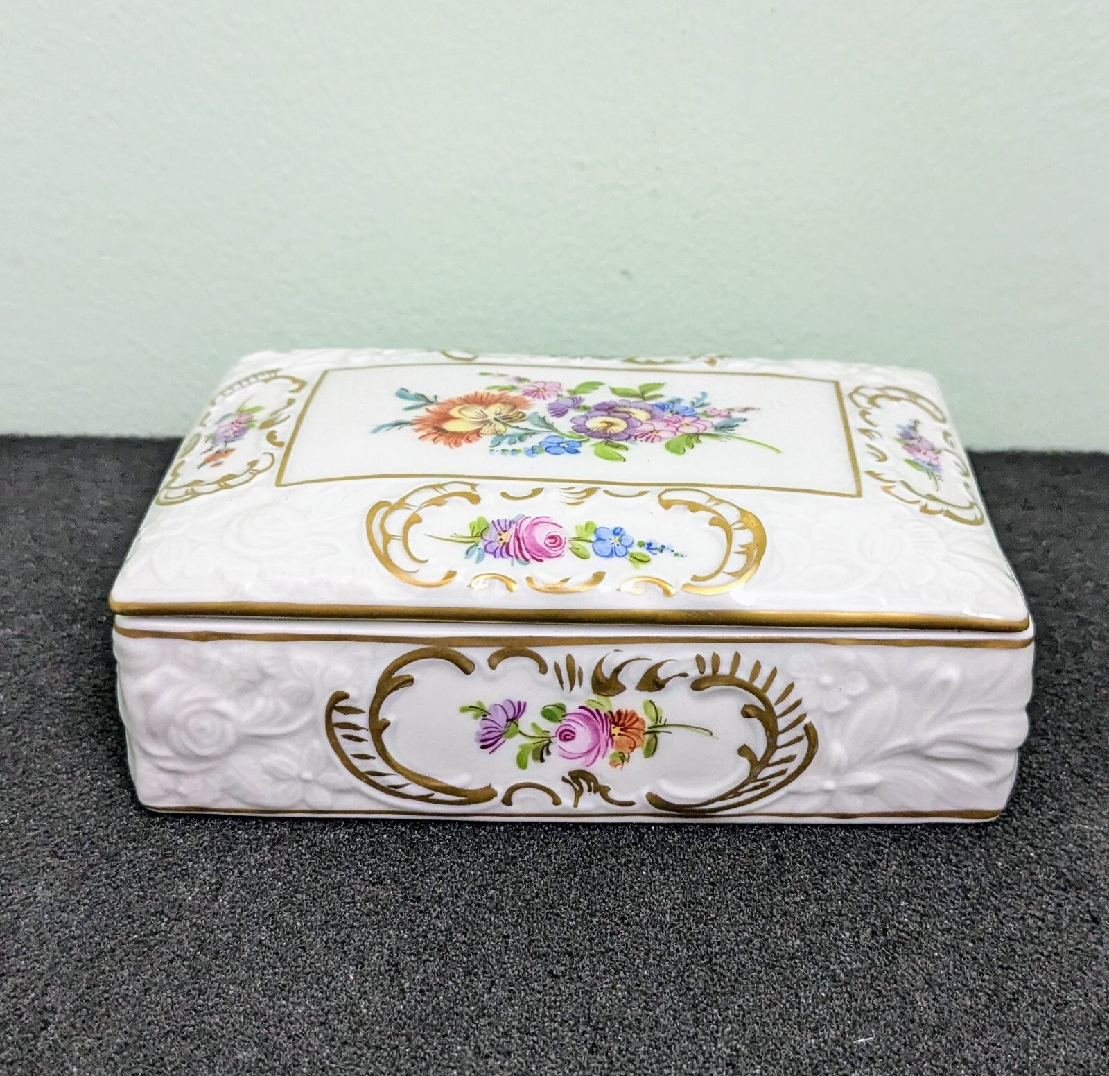 Antique 1872-1920 Carl Thieme Porcelain Lidded Trinket Dish/Cigarete Box, 5X3.5\