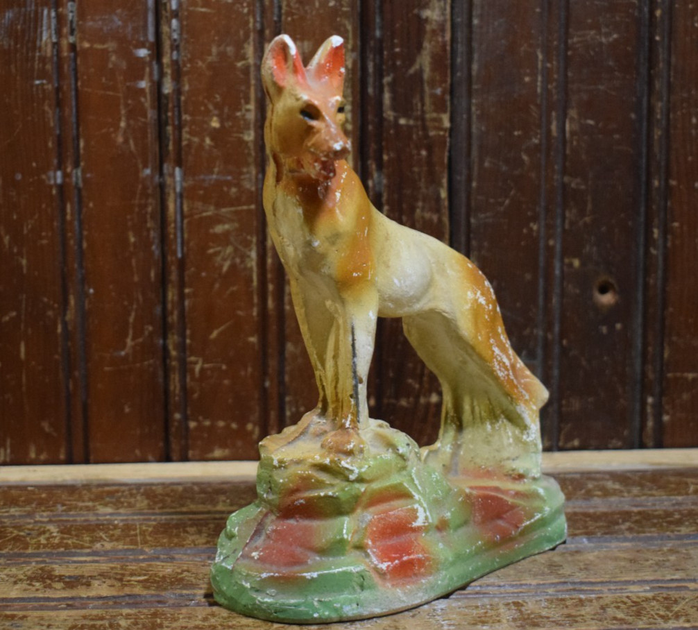 WOLF ON MOUNTAIN TOP CHALKWARE VINTAGE 1940s CARNIVAL PRIZE FIGURE 7-1/2\