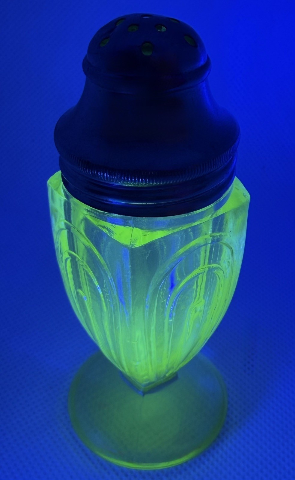 Vintage Hazel Atlas Green Uranium Glass Paperclip Arch Salt Shaker Deco 1930s 
