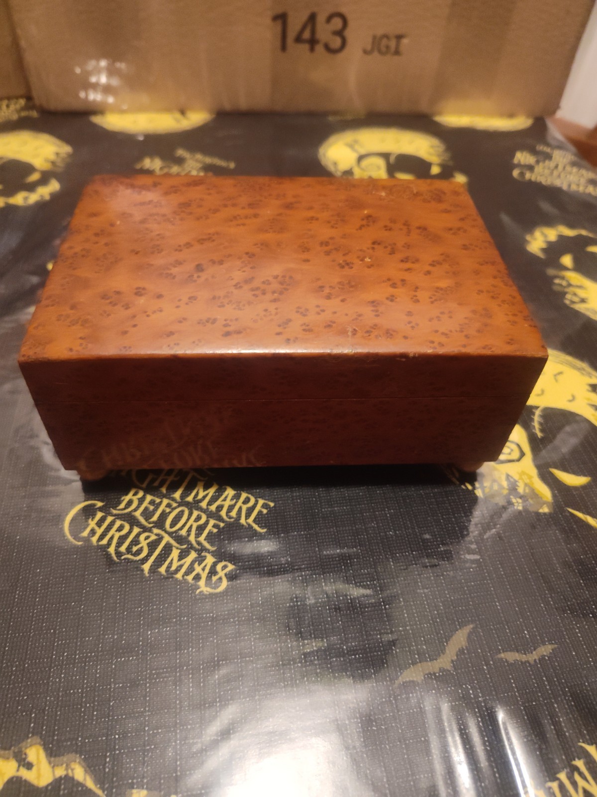 Vintage Thorens Wooden Music Box playing 'Tales Of Vienna Woods' & 'Blue Danube' Vintage Thorens Wooden Music Box playing 'Tales Of Vienna Woods' & 'Blue Danube'