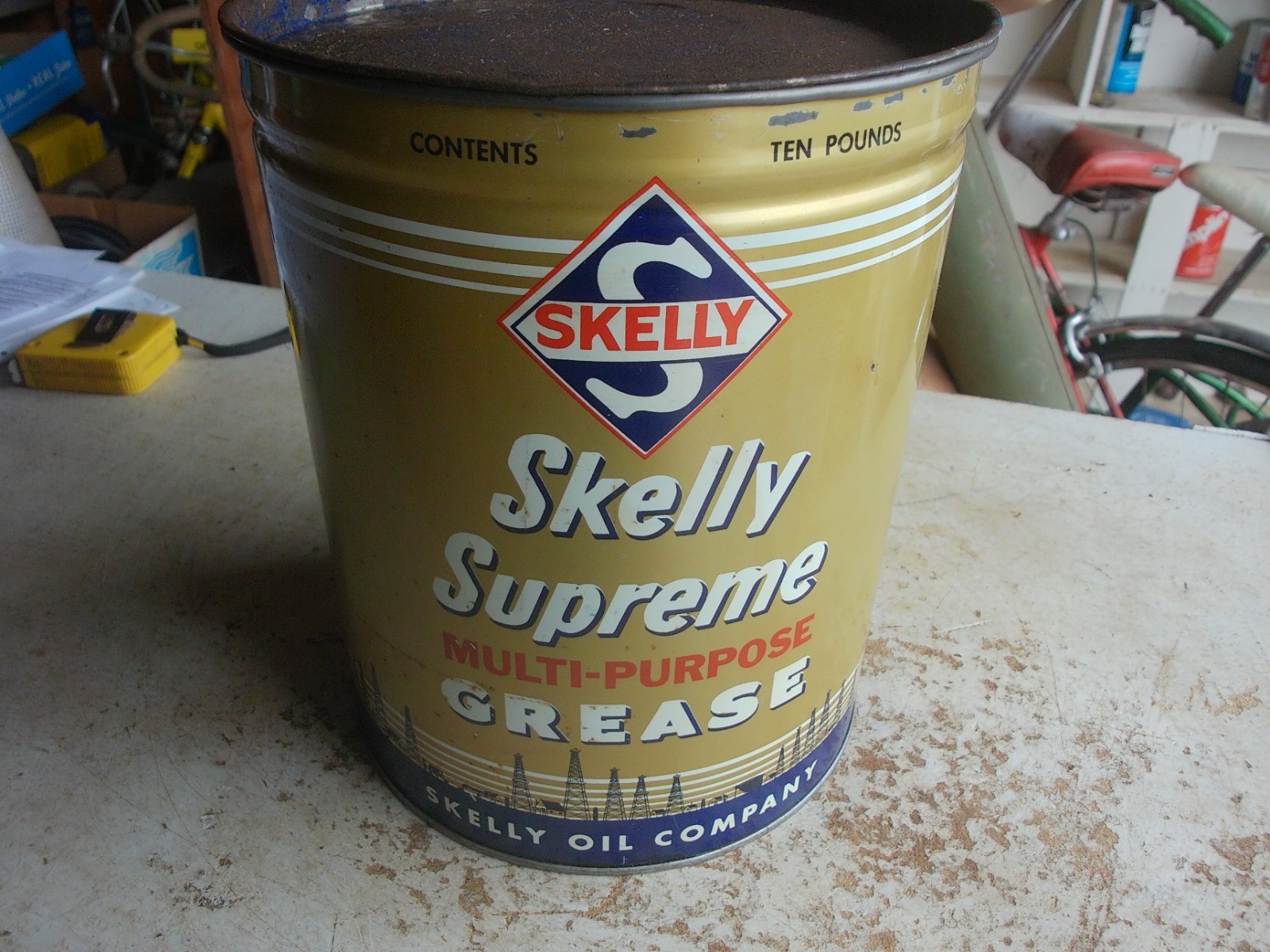 Vintage Empty 10 Pound Size Skelly Supreme Grease Oil Can Nice Lot 26-50-CH