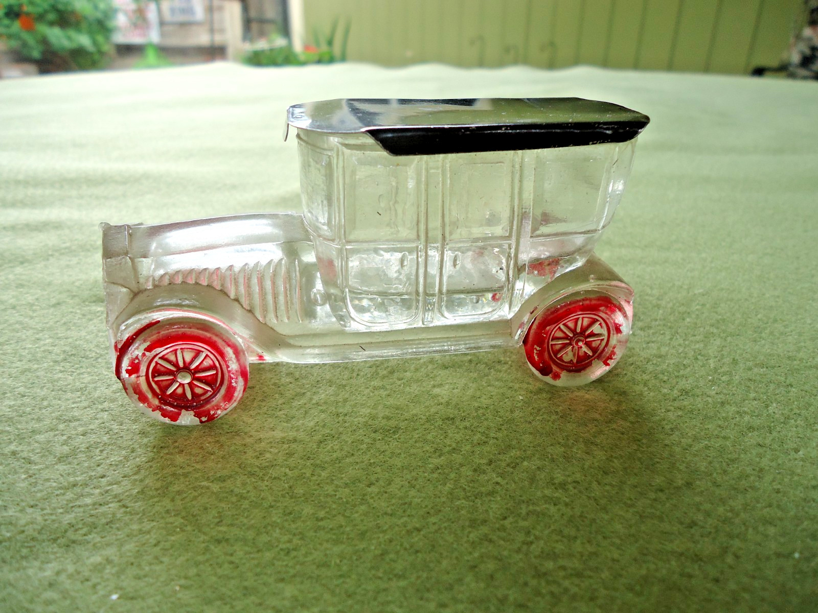 ANTIQUE 1920s AUTOMOBILE SEDAN VICTORY GLASS CO. CANDY DISPENSER