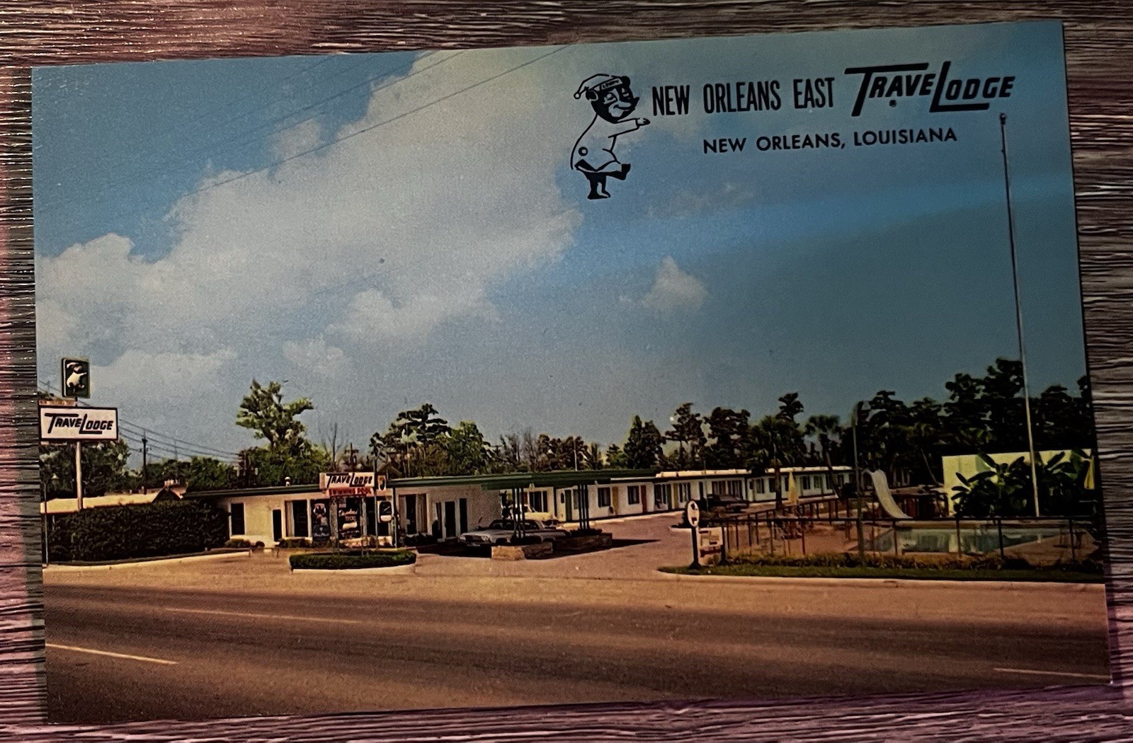 New Orleans East Travelodge Motel, Louisiana. Vintage Color Postcard ￼