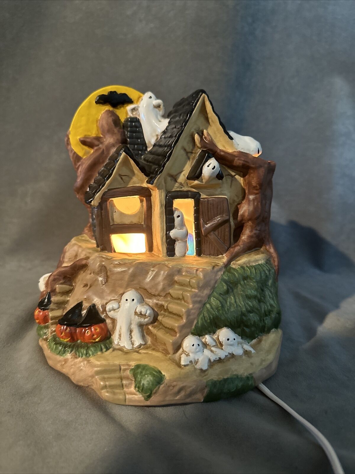 Pacific Rim Electrified Ceramic Haunted House Changing Flickering Light w/ Box