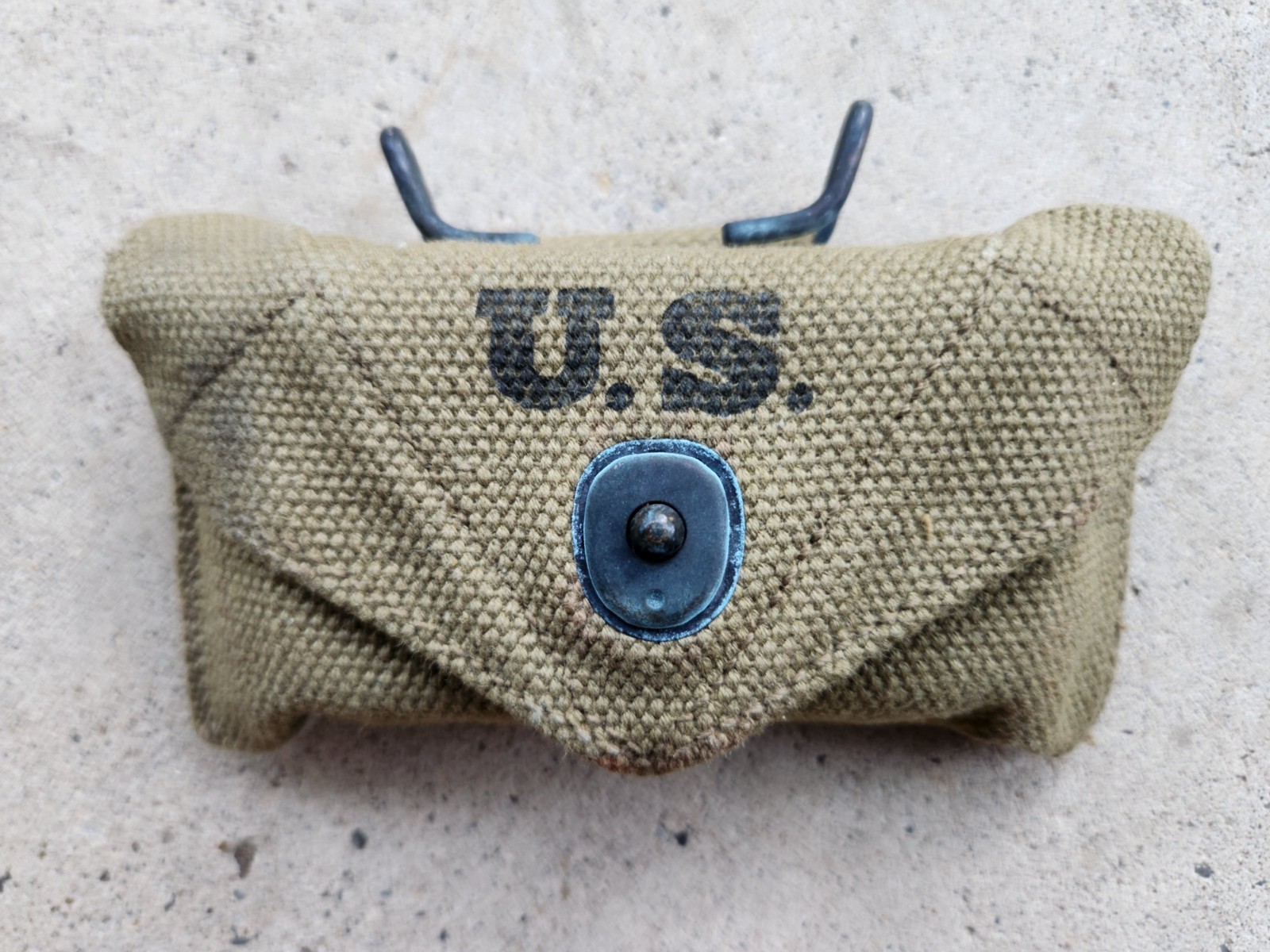 WWII US Army M1942 First Aid Pouch J.A. 1940 Sealed Bauer Black Carlisle Tin Lot