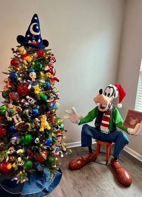 Disney 4 Ft Animated Holiday Goofy Christmas Animatronic Prop