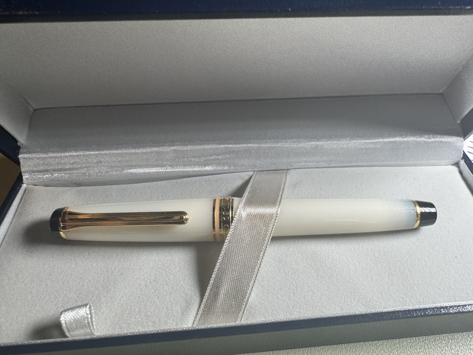 Sailor Pro Gear Slim - SHIKIORI -Meigetsu- Medium Fine Nib 14k 