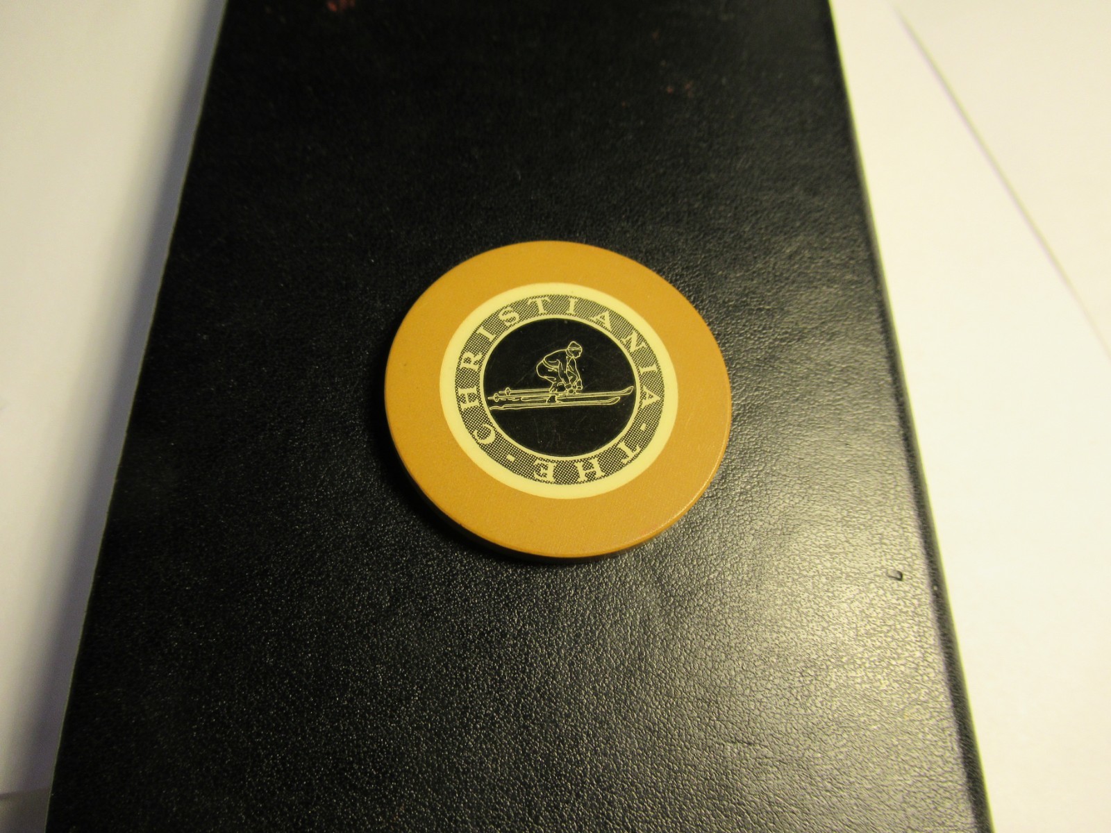 1937 THE CHRISTIANIA CASINO, SUN VALLEY ID MECCA GOLD CREST & SEAL ROULETTE CHIP