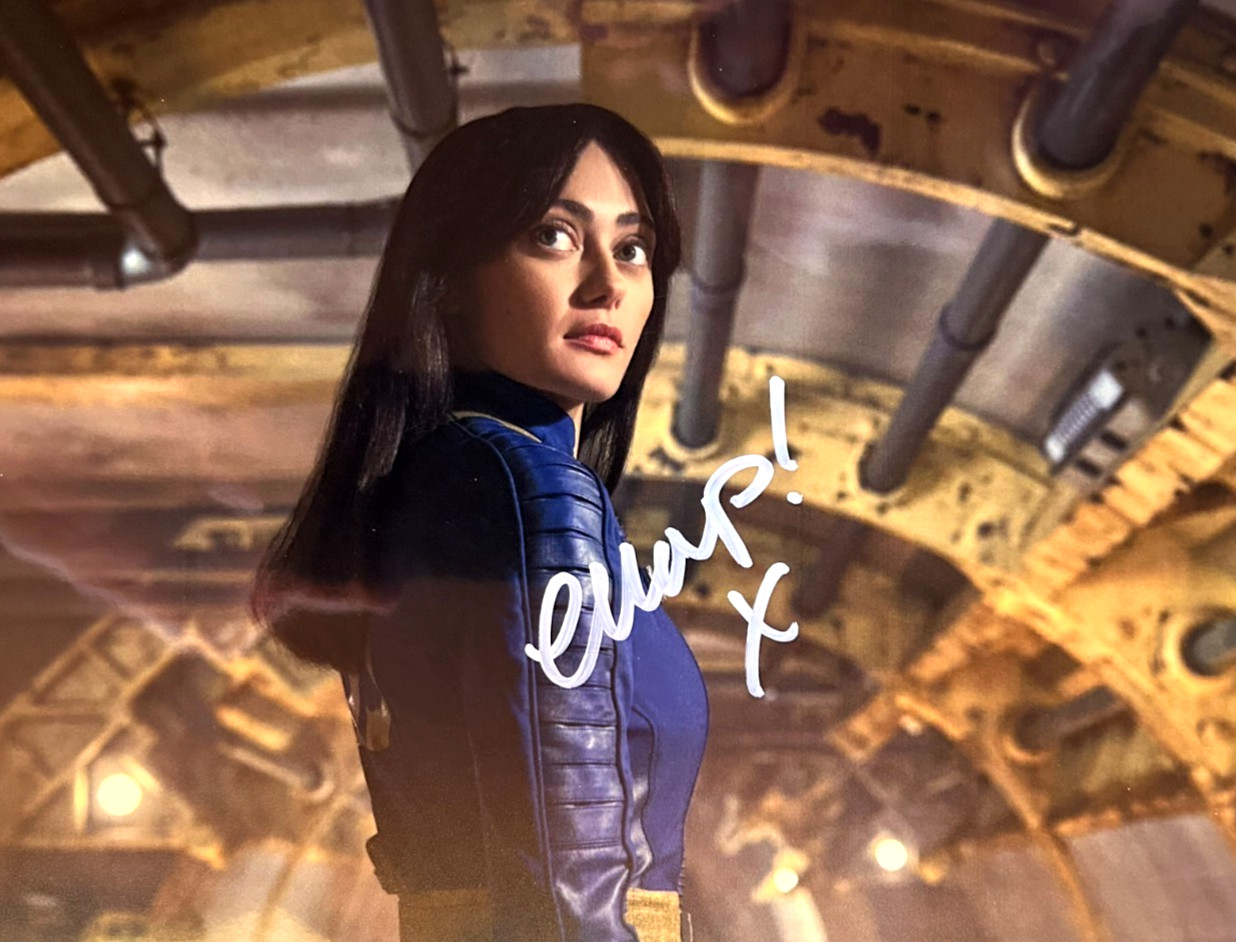Ella Purnell Signed 8x10\