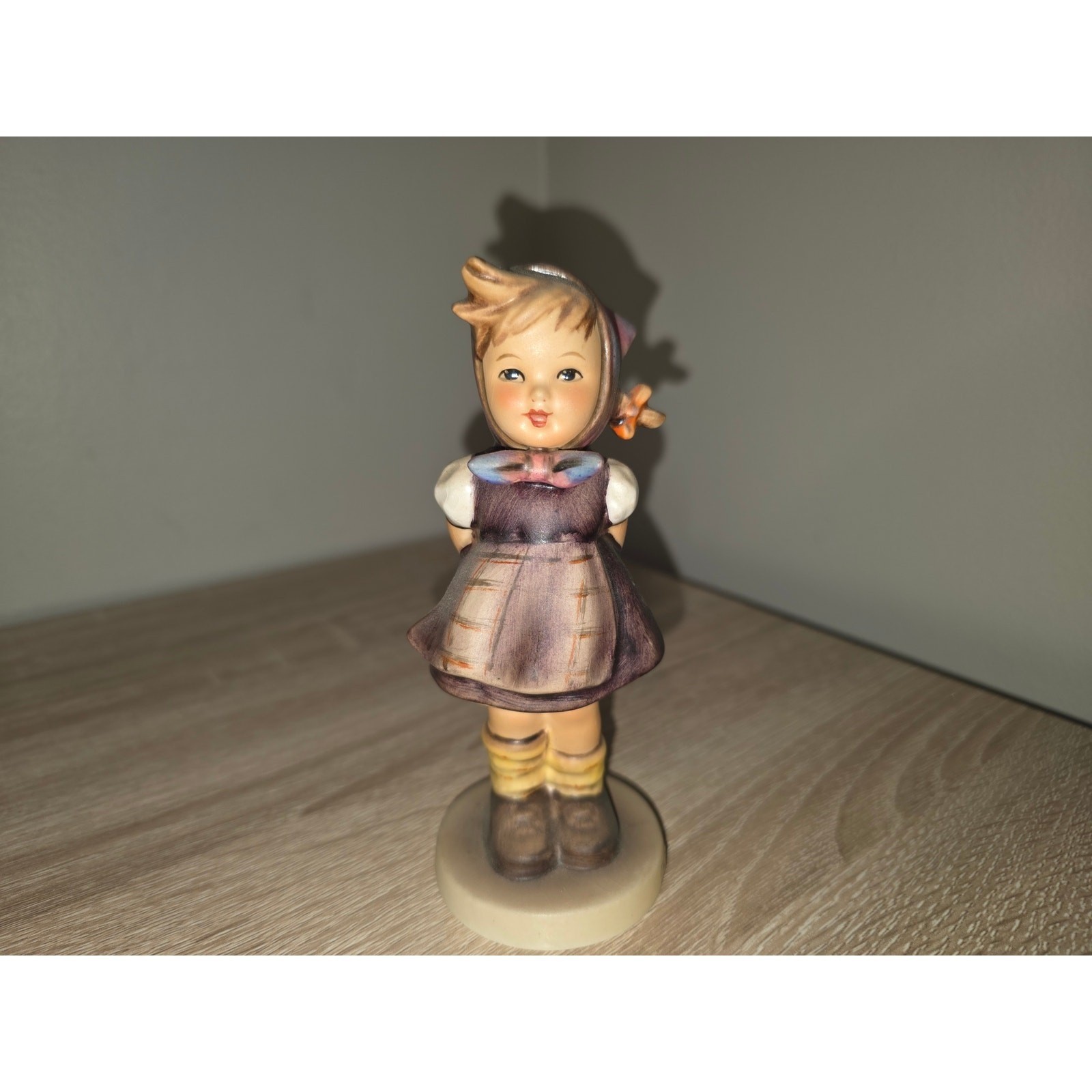 Goebel Hummel Figurine Which Hand? 258 W Germany Vintage 1963 Girl Porcelain Goebel Hummel Figurine Which Hand? 258 W Germany Vintage 1963 Girl Porcelain