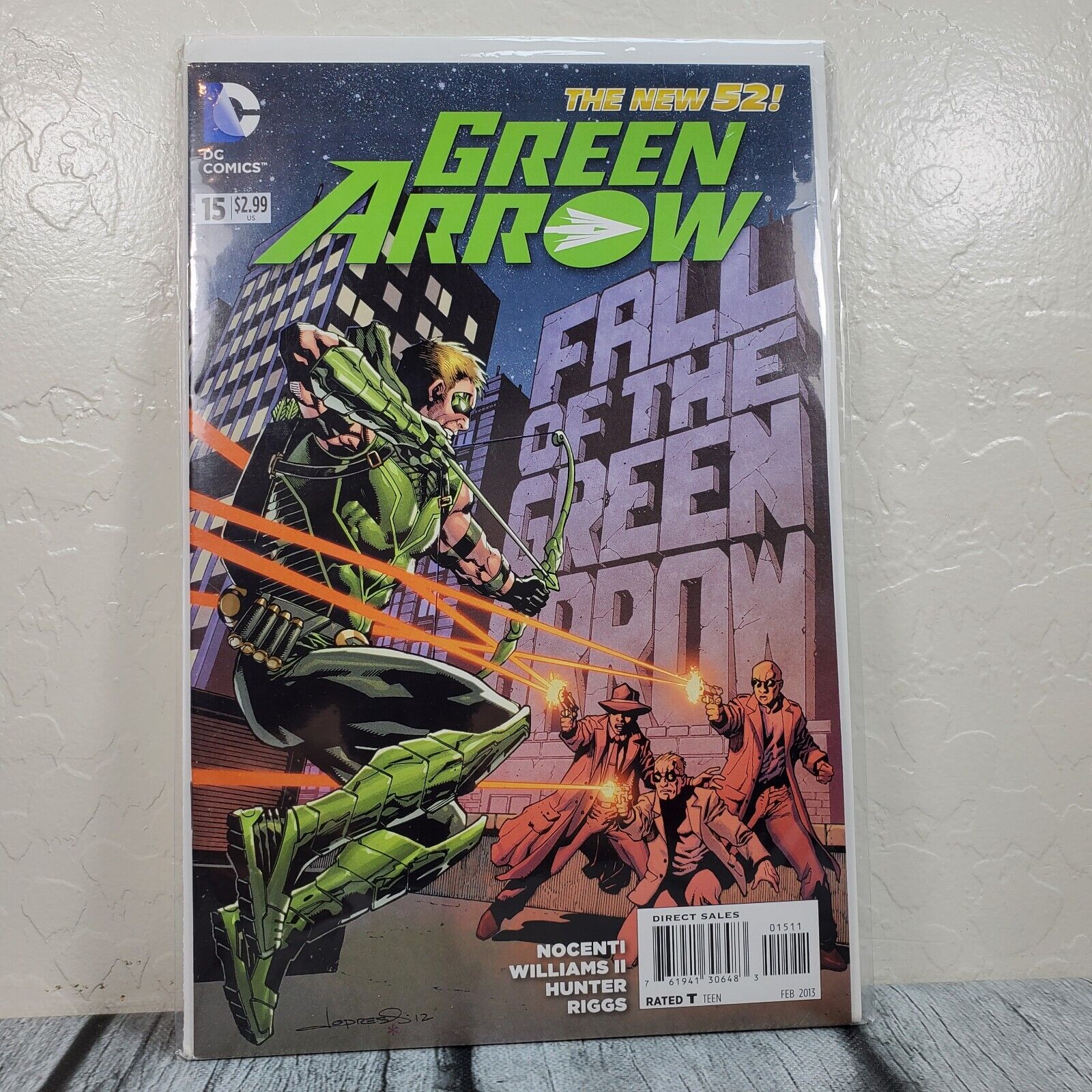 DC Comics The New 52 Green Arrow #15 2013 Modern Comic Book Sleeved Boarded